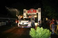 Rallye Český Krumlov: Slavnostní vyhlášení výsledků - Valoušek / Hrůza